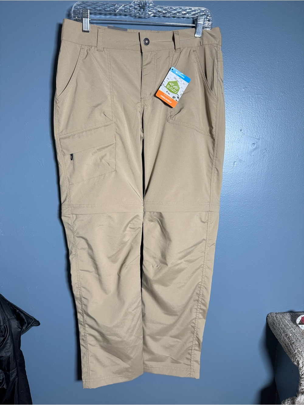 NWT Columbia Omni-Shield Women's Beige Cargo Pants Straight Leg size 8 outdoors